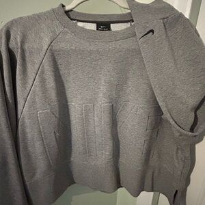 Nike Women’s Cropped Gray Crewneck Medium Oversized Embossed Semi slit sides